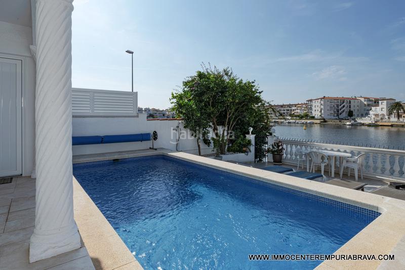 Foto 77ab3dc8-5e44-4651-be59-6ecc4d97c267. Chalet magnífica villa con amarre de 12 metros en Empuriabrava