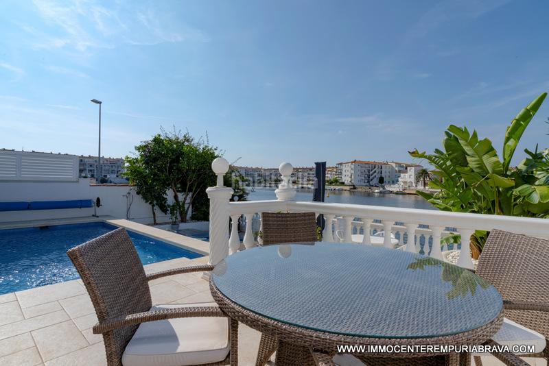 Foto 80c63419-9c5f-400d-a24a-1236f4698d02. Chalet magnífica villa con amarre de 12 metros en Empuriabrava