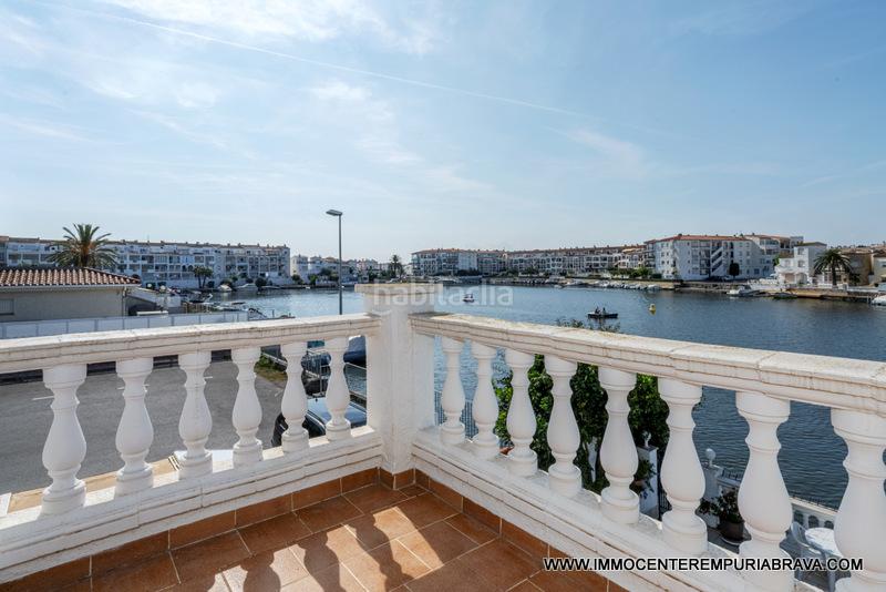 Foto 8b38b428-9665-42cb-bda2-8ff066824a53. Chalet magnífica villa con amarre de 12 metros en Empuriabrava