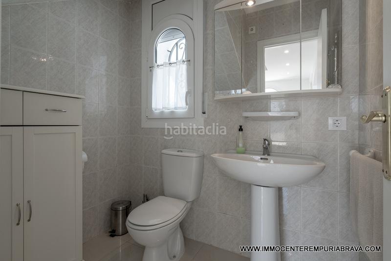 Foto a8ceadeb-e26b-43a4-a870-e86c7de66e00. Chalet magnífica villa con amarre de 12 metros en Empuriabrava