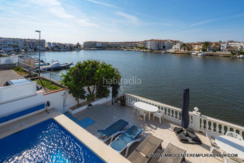 Foto c625ac84-31fe-4fc0-90d7-4c3ac94867ba. Chalet magnífica villa con amarre de 12 metros en Empuriabrava