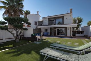 Xalet a Tordera - Fluvi� - Llobregat. Villa de lujo con garaje para barcos y s�tano