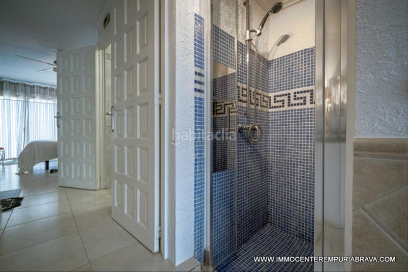 Foto 4b5f2030-a862-40bd-8920-e515df986a92. Chalet encantadora casa de una sola planta orientada al suroeste al amplio canal en Empuriabrava
