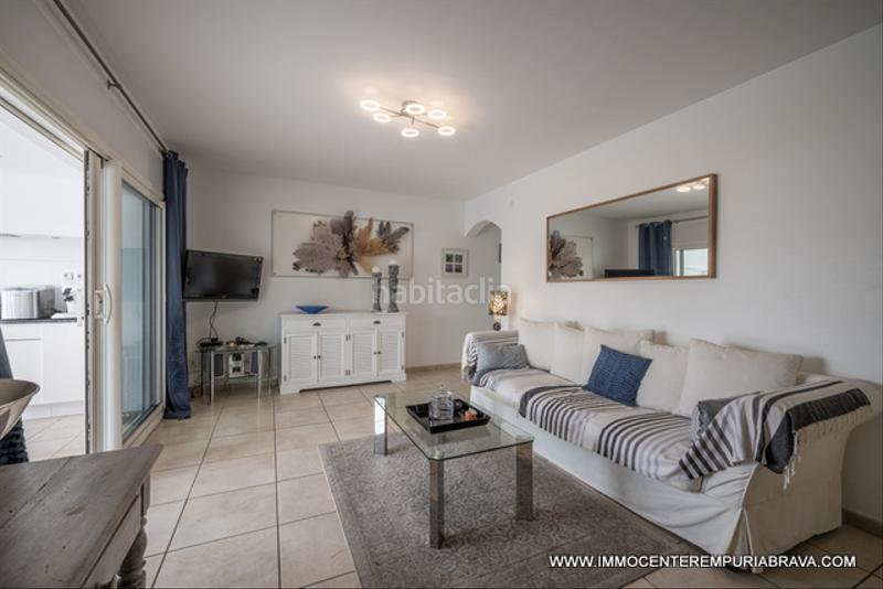 Foto 5a2facb1-5347-4941-9935-f3ce98c13460. Chalet encantadora casa de una sola planta orientada al suroeste al amplio canal en Empuriabrava