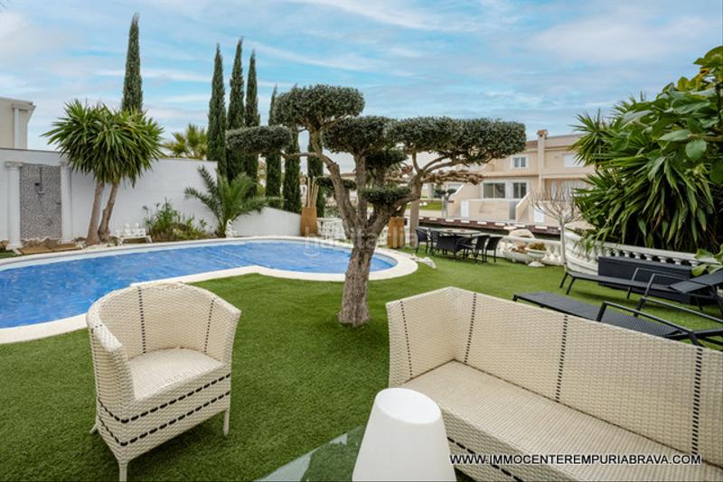 Foto 62649039-53e1-4e99-ba1e-36df9b2929fc. Chalet encantadora casa de una sola planta orientada al suroeste al amplio canal en Empuriabrava
