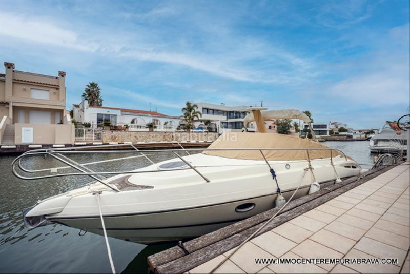 Foto 6a5153d6-b91d-4b17-bab0-b55483843bc0. Chalet encantadora casa de una sola planta orientada al suroeste al amplio canal en Empuriabrava