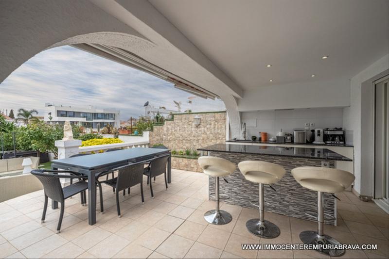 Foto 7ae84970-e118-4bd3-9e79-ea6e5c919368. Chalet encantadora casa de una sola planta orientada al suroeste al amplio canal en Empuriabrava