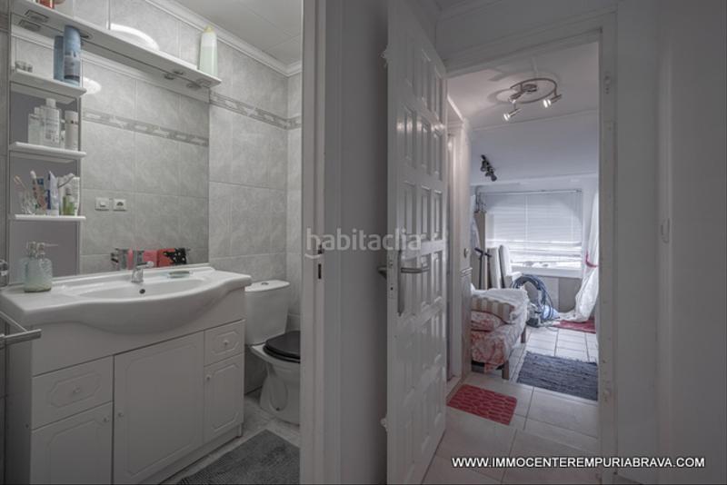 Foto c8dca6ed-beea-4da1-99e5-cd09b0b0911c. Chalet encantadora casa de una sola planta orientada al suroeste al amplio canal en Empuriabrava