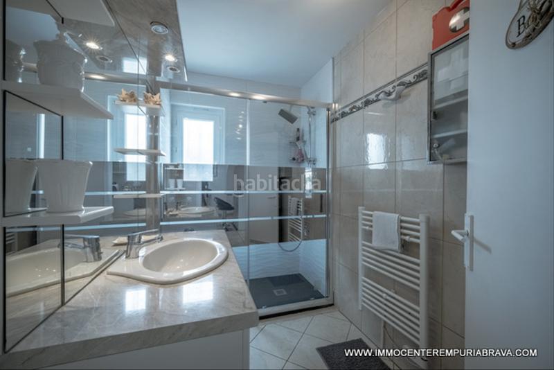 Foto d58ba084-f6e4-49c6-b511-789e02d62f3b. Chalet encantadora casa de una sola planta orientada al suroeste al amplio canal en Empuriabrava