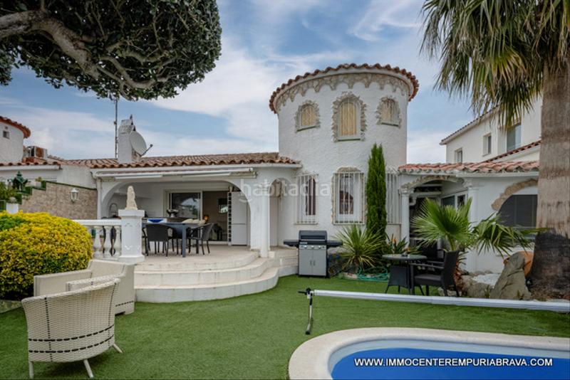 Foto e3a0c699-e48a-4dd1-a333-9800d809a236. Chalet encantadora casa de una sola planta orientada al suroeste al amplio canal en Empuriabrava