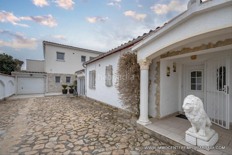 Foto fe6ca612-efa6-4e9d-9e8d-4289c3500578. Chalet encantadora casa de una sola planta orientada al suroeste al amplio canal en Empuriabrava