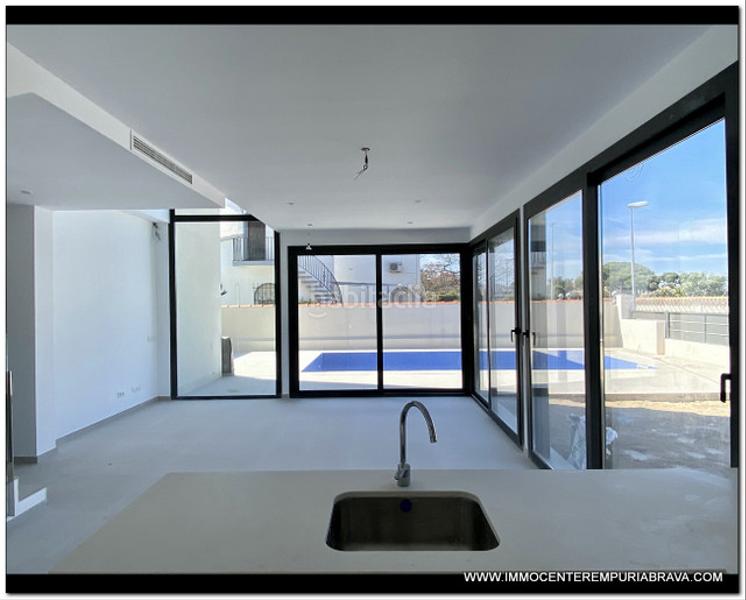 Foto 0f8f3242-6882-442e-8592-08d53643a5e0. Chalet nueva construcción de lujo a pocos pasos de la playa en Empuriabrava