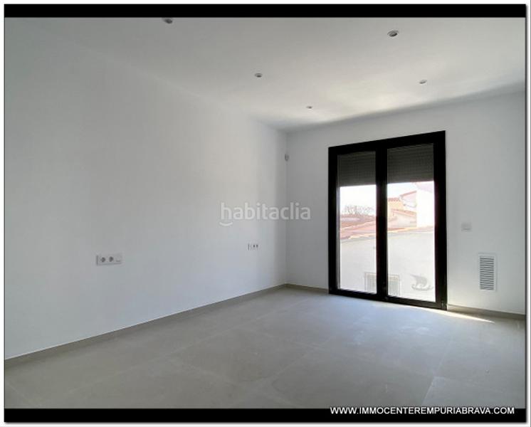 Foto 12c6868b-3f6a-4552-8528-3f17dc10db74. Chalet nueva construcción de lujo a pocos pasos de la playa en Empuriabrava