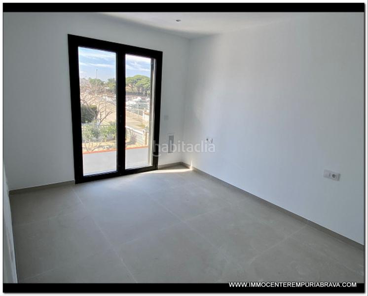 Foto 2ed4aa0b-4dec-4bef-bcad-0bf12aab7899. Chalet nueva construcción de lujo a pocos pasos de la playa en Empuriabrava