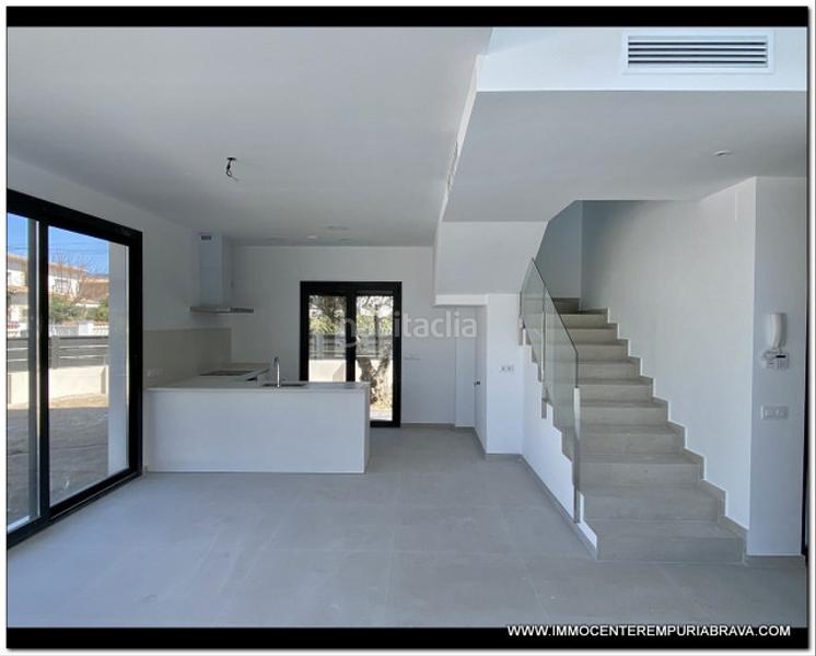 Foto 7599803c-17ec-4410-a691-bdfe0a91a412. Chalet nueva construcción de lujo a pocos pasos de la playa en Empuriabrava