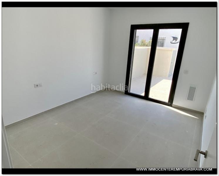 Foto b6492b5f-89e1-45a2-a64a-db4418a024b0. Chalet nueva construcción de lujo a pocos pasos de la playa en Empuriabrava