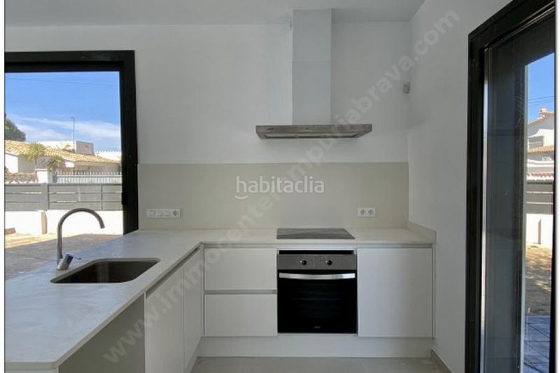Foto 1b7b729a-d7a1-49a4-9c3e-42bbbe0848da. Xalet a Requesens Empuriabrava