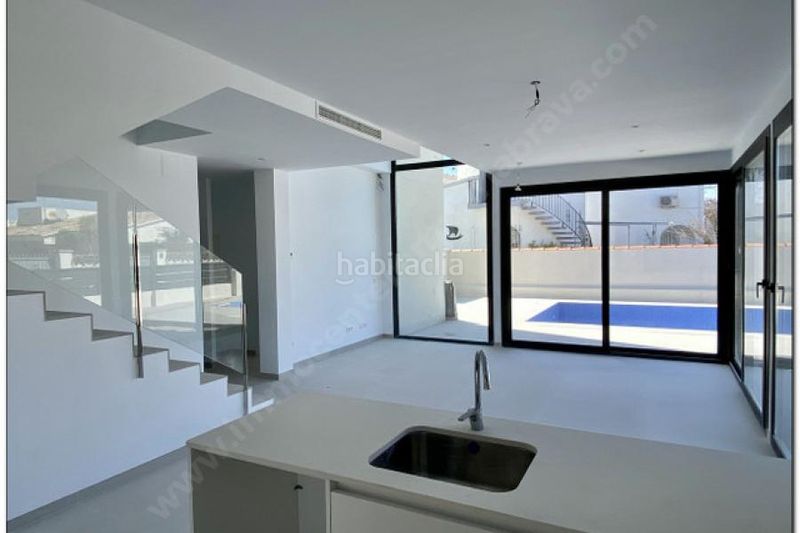 Foto 1ba59975-dcdb-4142-842b-01a0d8bc3c1a. Xalet a Requesens Empuriabrava