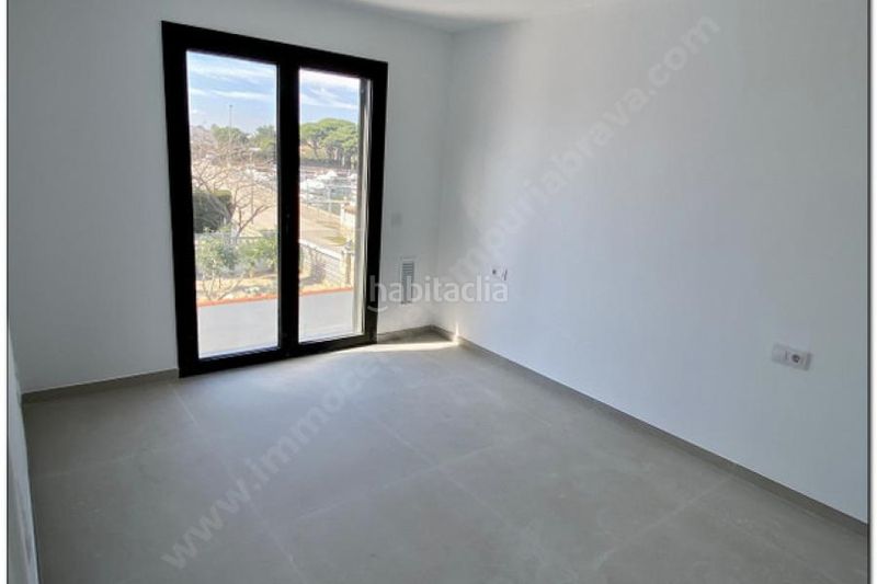Foto c2ae1871-9818-44a2-a536-03ca952c6477. Xalet a Requesens Empuriabrava