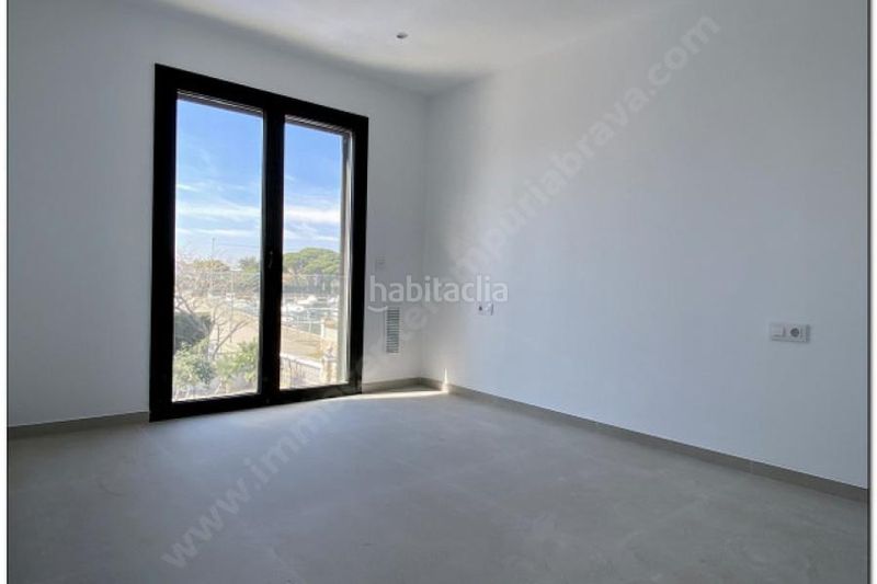 Foto e31a7b0e-ee5e-4fc7-8edf-1092b6855aa6. Xalet a Requesens Empuriabrava
