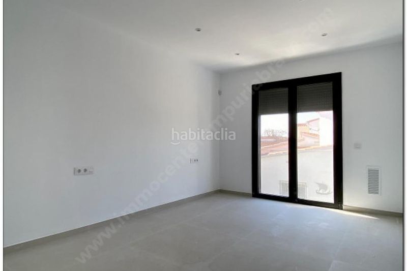 Foto e9adfd05-1e4f-4222-a5ea-da76174fe913. Xalet a Requesens Empuriabrava