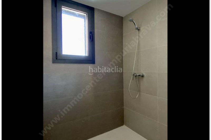 Foto f09143ba-fee4-4fc8-b1ca-0ce5b63cd203. Xalet a Requesens Empuriabrava
