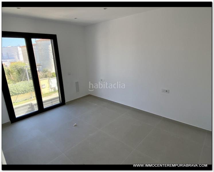 Foto 54adf35f-ad6b-4c47-bd14-359e2c1f80b4. Chalet nueva villa de lujo cerca de la playa en Requesens Empuriabrava