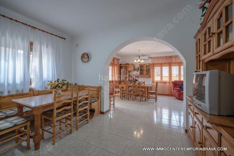 Foto 05b142a7-64bc-4a00-a7da-253922c1c4d1. Xalet a Requesens Empuriabrava