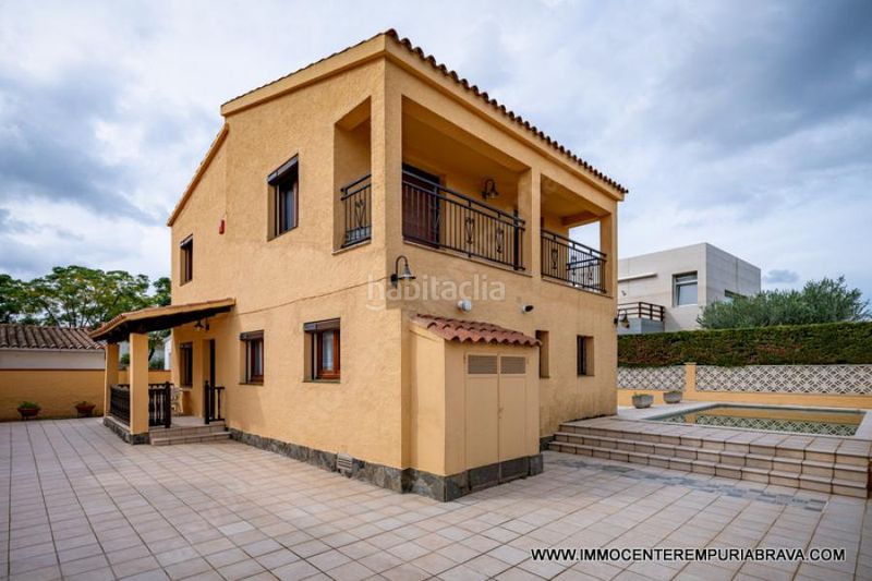 Foto f9b45009-1c1a-4093-a6db-b9f250e7e992. Xalet a Requesens Empuriabrava