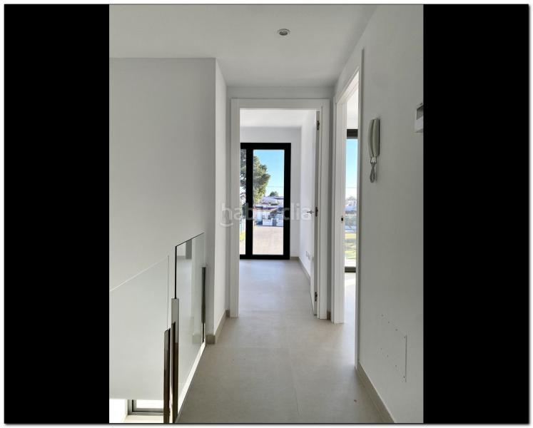 Foto 23b6ea3d-2c40-459f-8db3-c20d331b895c. Chalet magnífica casa de obra nueva con piscina y jacuzzi en Empuriabrava