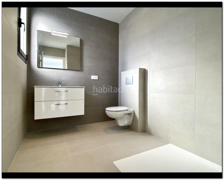 Foto 4dd3432a-63b8-4f01-aec9-e7a70070d7b4. Chalet magnífica casa de obra nueva con piscina y jacuzzi en Empuriabrava