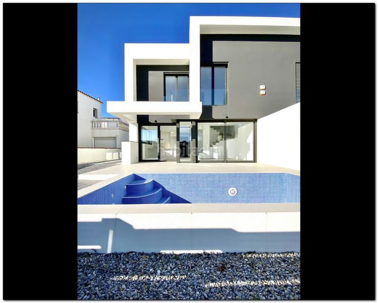 Foto 74bc33b3-93a5-4701-9270-15c5efc8c454. Chalet magnífica casa de obra nueva con piscina y jacuzzi en Empuriabrava