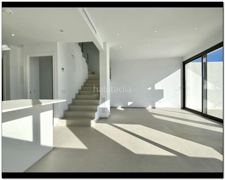 Foto 7ef0eb40-ffb0-464d-a176-047992a820a6. Chalet magnífica casa de obra nueva con piscina y jacuzzi en Empuriabrava