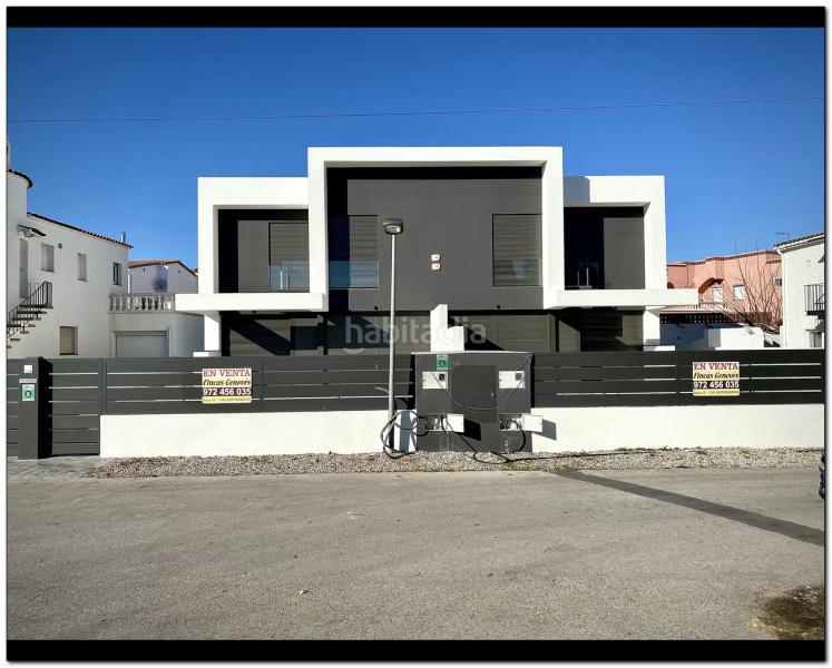 Foto 9c0ec03d-eab4-404b-b2d0-6dd1fc1a8b50. Chalet magnífica casa de obra nueva con piscina y jacuzzi en Empuriabrava