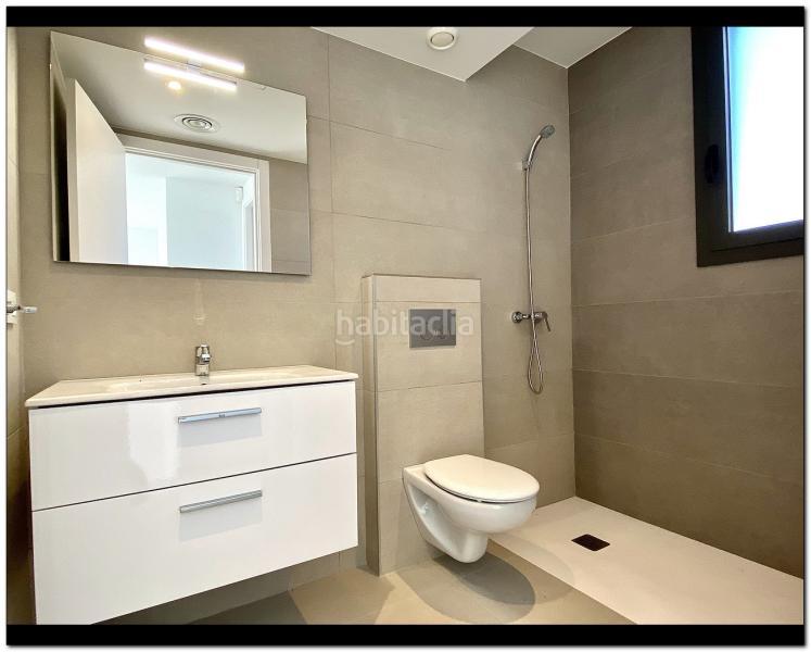 Foto a3a1b9ca-35b3-4f85-ad51-2083fd626800. Chalet magnífica casa de obra nueva con piscina y jacuzzi en Empuriabrava