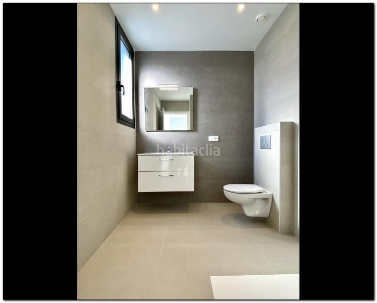 Foto aec5e73d-6474-48e6-b547-224378fe91f5. Chalet magnífica casa de obra nueva con piscina y jacuzzi en Empuriabrava