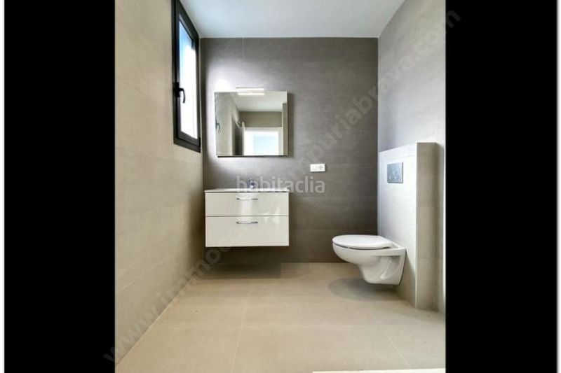 Foto b4dd224d-ddbf-4297-ab98-aa30d6b79975. Xalet a Requesens Empuriabrava