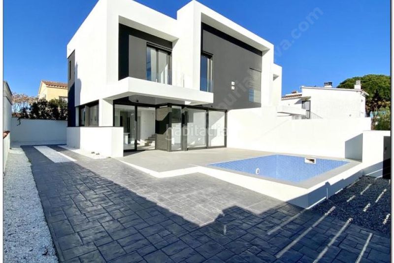 Foto e90815e8-1a60-4db3-8a42-ce52fab5157b. Xalet a Requesens Empuriabrava
