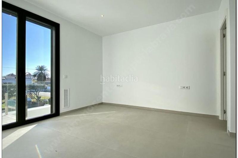 Foto f2d60583-7393-4517-a46a-fe820aca5e4d. Xalet a Requesens Empuriabrava