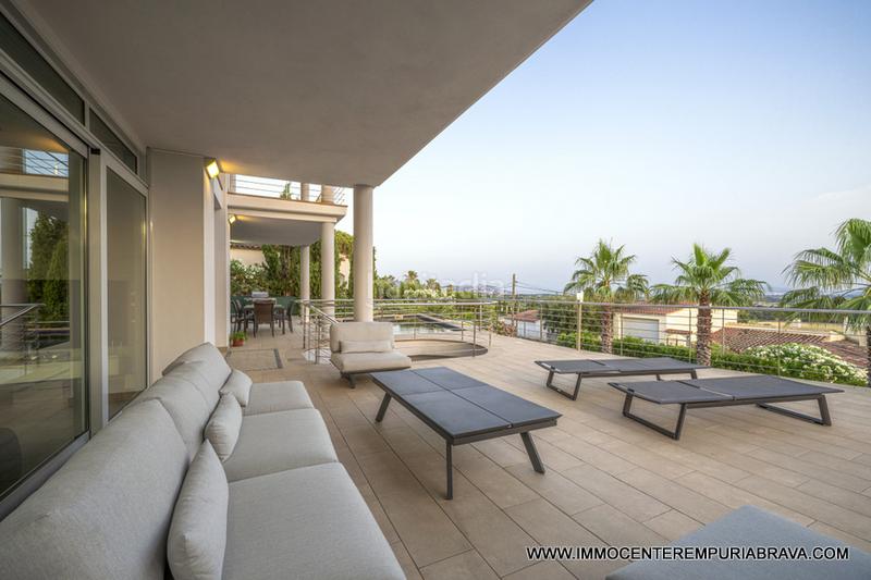 Foto a1f5abb4-f442-40d7-be79-c955d02841b3. Chalet sublime villa de lujo situada en un entorno privilegiado en Empuriabrava