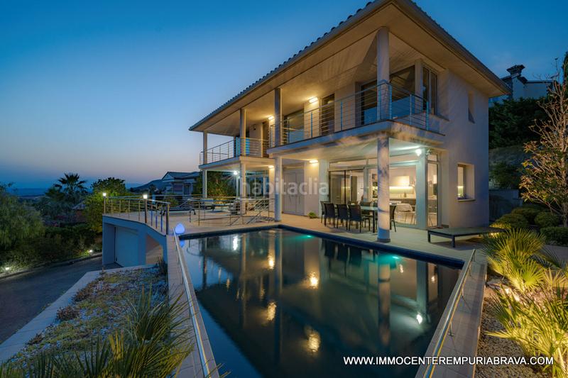 Foto a538f96f-fb4c-47c9-91c1-43ef6e59c021. Chalet sublime villa de lujo situada en un entorno privilegiado en Empuriabrava
