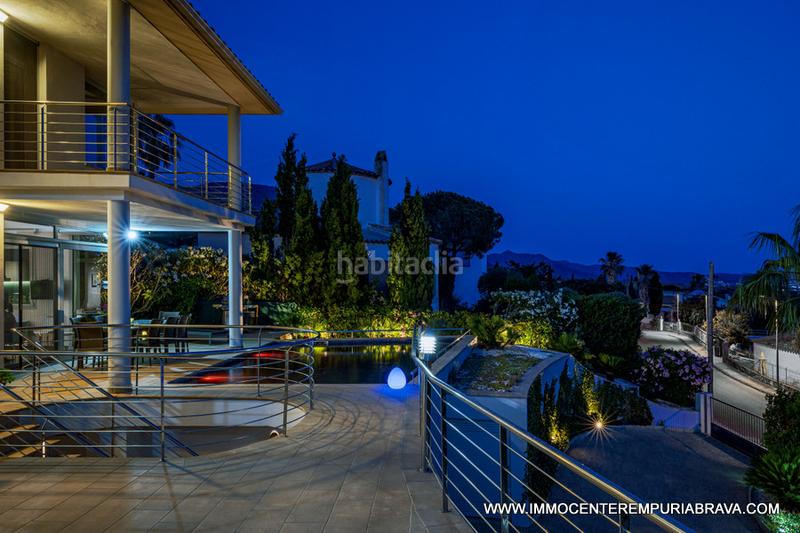 Foto bd4acc7a-ad68-49ec-b687-1a4f7de7a212. Chalet sublime villa de lujo situada en un entorno privilegiado en Empuriabrava