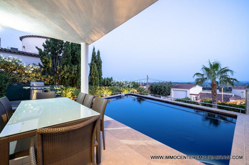Foto c24fb28b-3f59-402a-a39a-70009ec04286. Chalet sublime villa de lujo situada en un entorno privilegiado en Empuriabrava