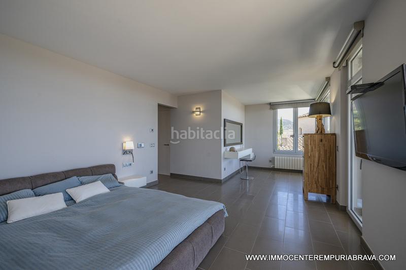 Foto dbbcbec3-d0bd-43d5-9f4d-4e22acb8b0c8. Chalet sublime villa de lujo situada en un entorno privilegiado en Empuriabrava