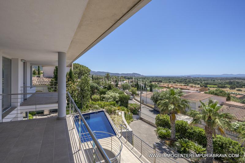 Foto fb76bf2b-aaa4-42b3-becd-d02f02787170. Chalet sublime villa de lujo situada en un entorno privilegiado en Empuriabrava