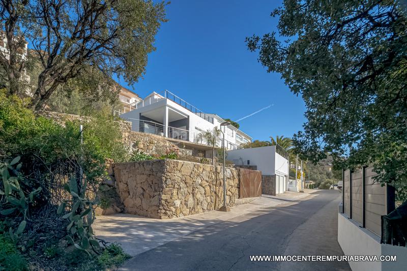 Foto c73c7fdd-6780-49f9-8f1f-ab2c85047fd5. Chalet sublime villa en las alturas de mas fumats en Roses