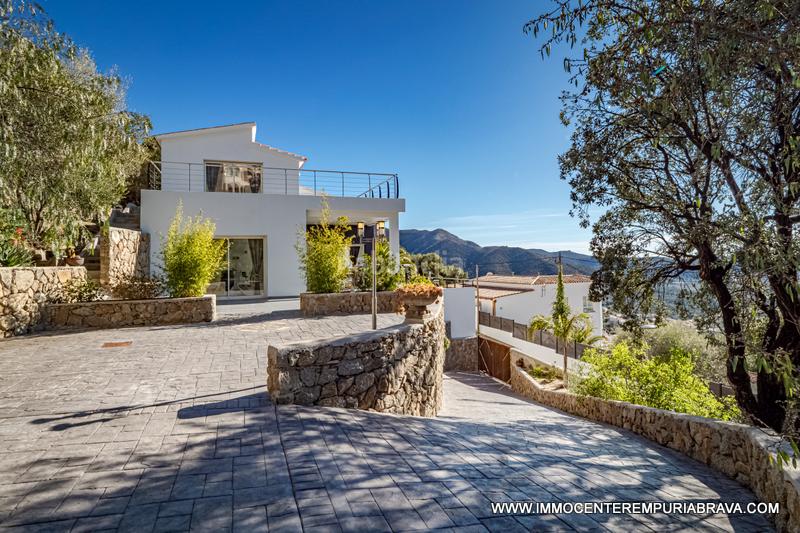 Foto d9c9e093-c16c-4437-98ca-8378486bf737. Chalet sublime villa en las alturas de mas fumats en Roses