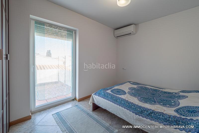 Foto 0916fe7a-119b-483c-a69d-289800a2dbf1. Chalet preciosa casa con piscina cubierta en Requesens Empuriabrava