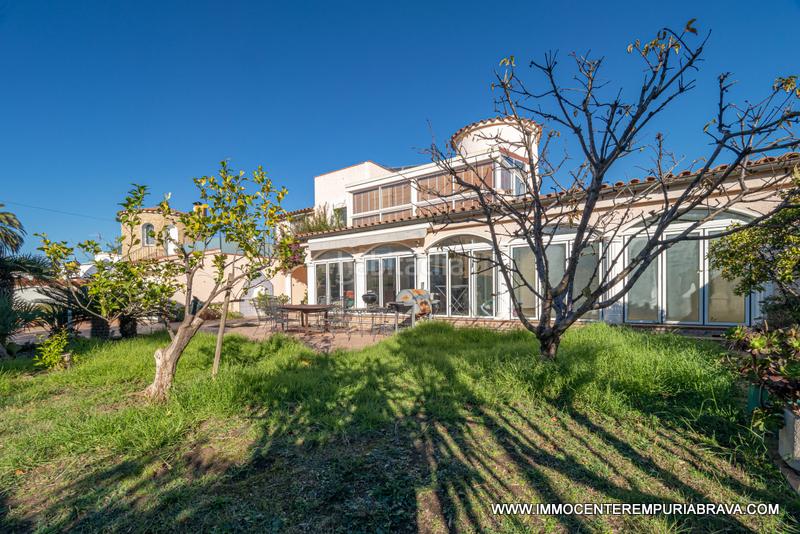 Foto 46651dc6-3138-4ed6-861f-2e559767e3b3. Chalet preciosa casa con piscina cubierta en Requesens Empuriabrava