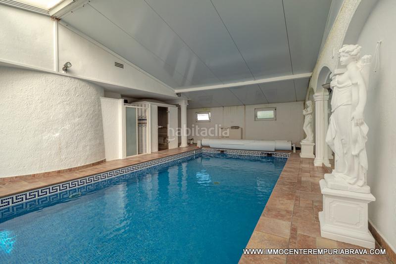 Foto 5238e8cc-980c-4132-8bc1-1f8369a393f4. Chalet preciosa casa con piscina cubierta en Requesens Empuriabrava
